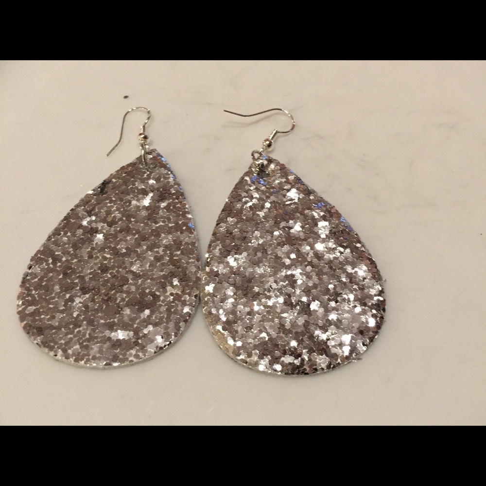 🎀 Shiny teardrop earrings 🎀 - Picture 5 of 6